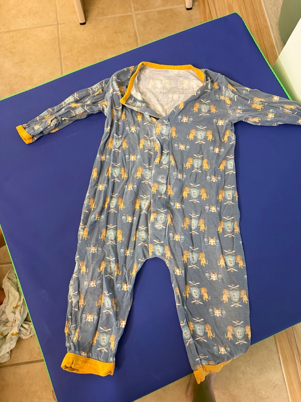 Magnetic me romper